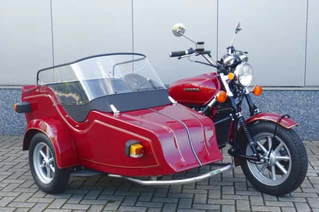 Honda GL 1000 Gold Wing (1976) thumbnail 1