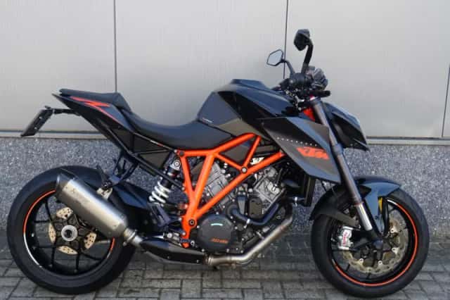 KTM 1290 Super Duke R (2015) thumbnail 1