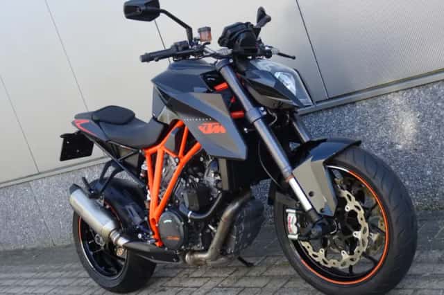 KTM 1290 Super Duke R (2015) thumbnail 2