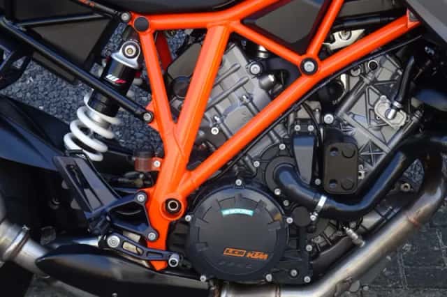 KTM 1290 Super Duke R (2015) thumbnail 4