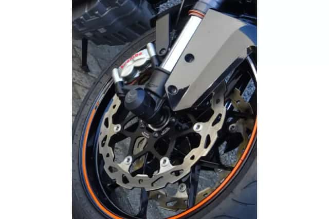 KTM 1290 Super Duke R (2015) thumbnail 5