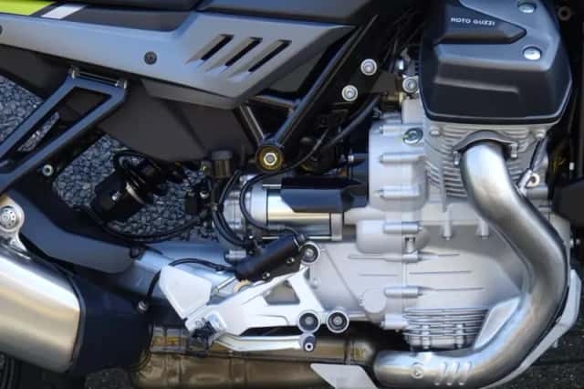 Moto Guzzi Stelvio (2025) thumbnail 4