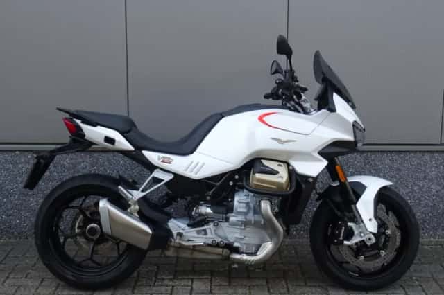 Moto Guzzi V100 Mandello (2023) thumbnail 1