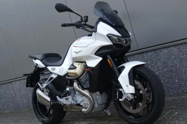 Moto Guzzi V100 Mandello (2023) thumbnail 2