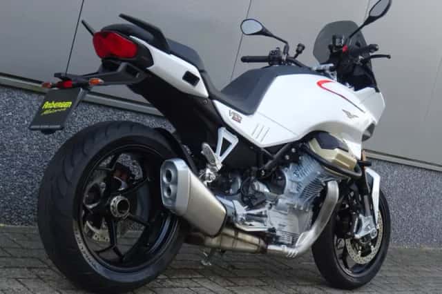 Moto Guzzi V100 Mandello (2023) thumbnail 3