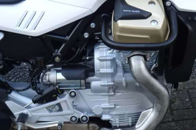 Moto Guzzi V100 Mandello (2023) thumbnail 4