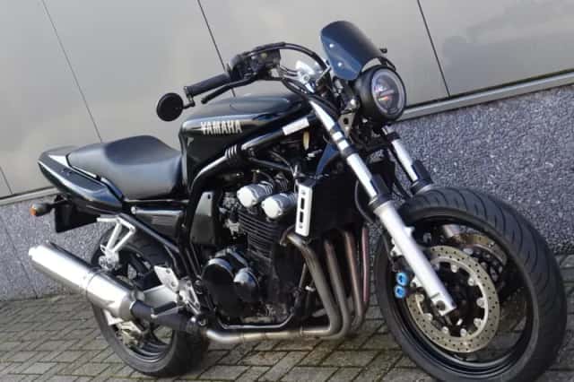 Yamaha FZS 600 Fazer (2001) thumbnail 2