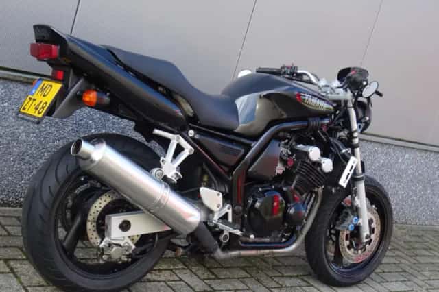 Yamaha FZS 600 Fazer (2001) thumbnail 3