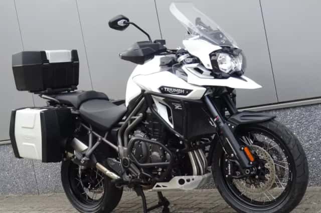 Triumph EXPLORER 1200 XCX (2017) thumbnail 2