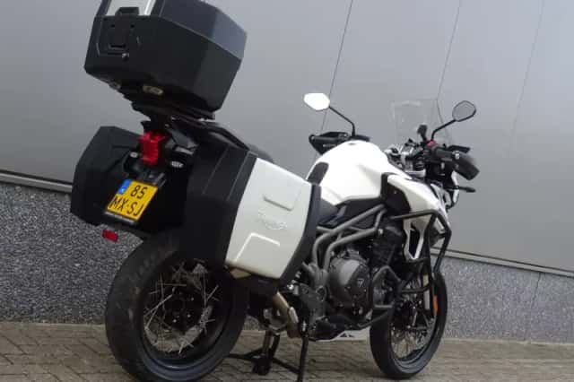 Triumph EXPLORER 1200 XCX (2017) thumbnail 3