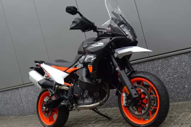 KTM 890 SMT (2023) thumbnail 2