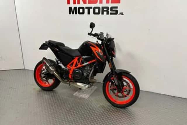 KTM 690 Duke (2017) thumbnail 2