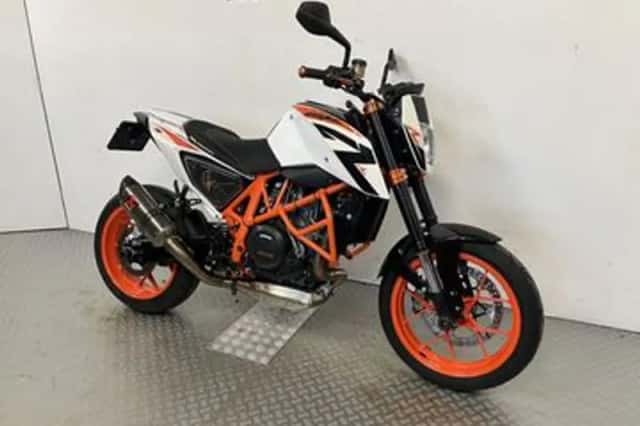 KTM 690 Duke (2015) thumbnail 2