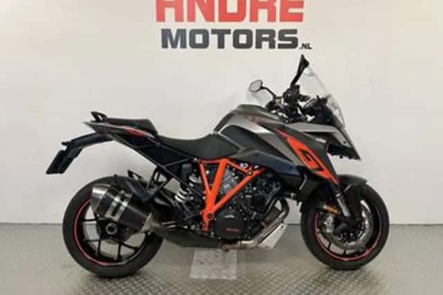 KTM 1290 Super Duke (2016) thumbnail 1