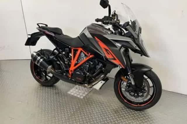 KTM 1290 Super Duke (2016) thumbnail 2