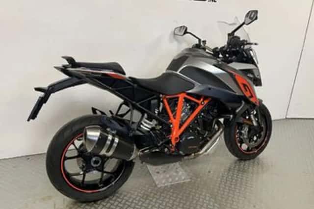 KTM 1290 Super Duke (2016) thumbnail 3
