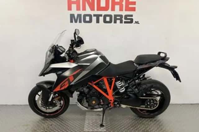 KTM 1290 Super Duke (2016) thumbnail 4