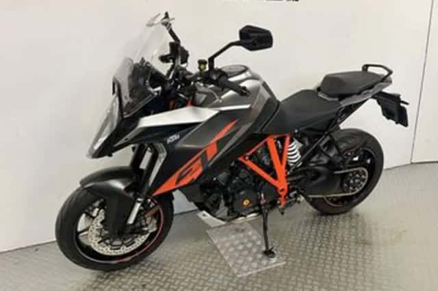 KTM 1290 Super Duke (2016) thumbnail 6