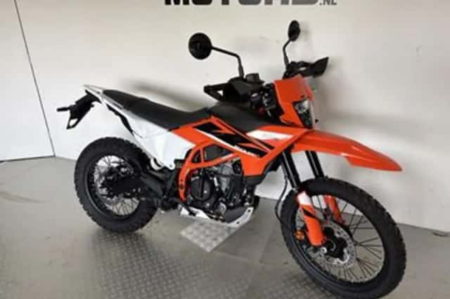 KTM 125 Enduro R (2025) thumbnail 3