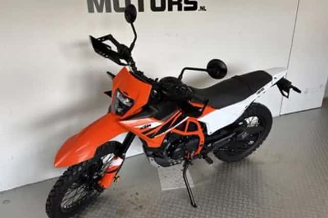 KTM 125 Enduro R (2025) thumbnail 5