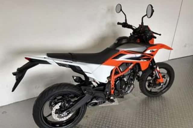 KTM 125 SMC R (2025) thumbnail 3