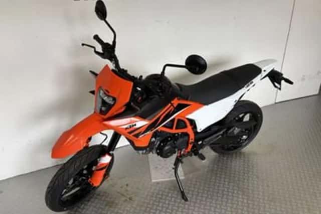 KTM 125 SMC R (2025) thumbnail 5