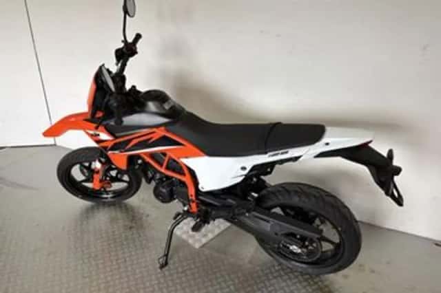 KTM 125 SMC R (2025) thumbnail 6