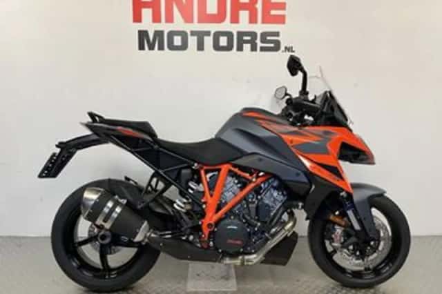 KTM 1290 Super Duke (2024) thumbnail 1