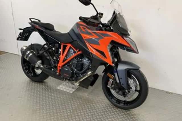 KTM 1290 Super Duke (2024) thumbnail 2