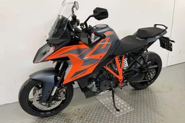KTM 1290 Super Duke (2024) thumbnail 6
