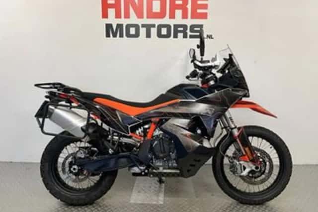 KTM 890 Adventure (2024) thumbnail 1