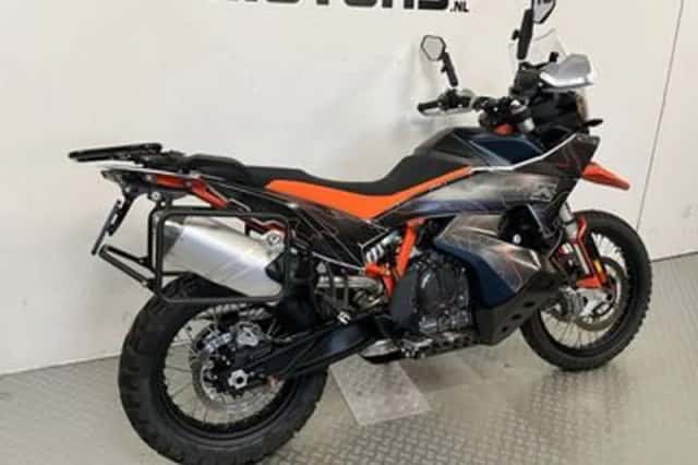 KTM 890 Adventure (2024) thumbnail 2