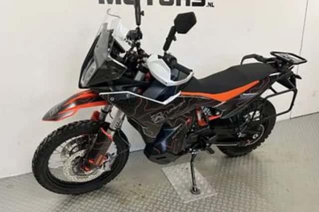 KTM 890 Adventure (2024) thumbnail 6