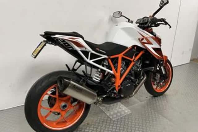 KTM 1290 Superduke R (2016) thumbnail 3