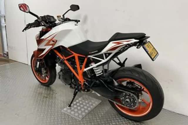 KTM 1290 Superduke R (2016) thumbnail 5