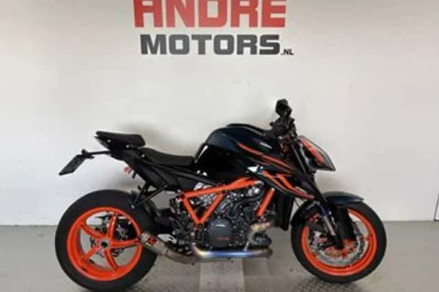 KTM 1290 Super Duke (2022) thumbnail 1