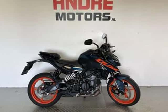 KTM 125 Duke (2024) thumbnail 1
