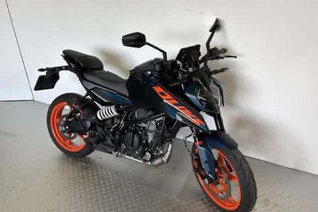 KTM 125 Duke (2024) thumbnail 2