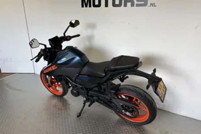 KTM 125 Duke (2024) thumbnail 6