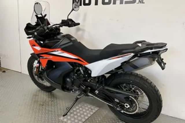 KTM 890 Adventure (2024) thumbnail 6