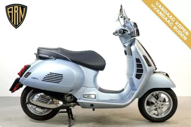 Vespa GTS 300 (2022) thumbnail 1