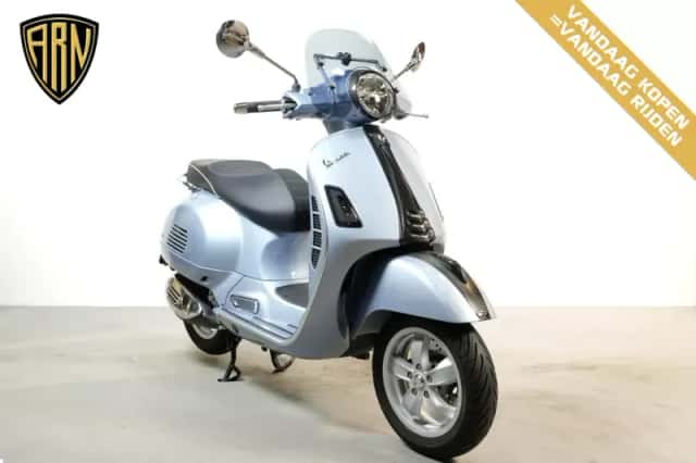 Vespa GTS 300 (2022) thumbnail 2