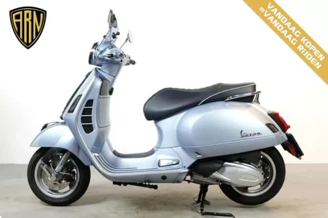 Vespa GTS 300 (2022) thumbnail 3