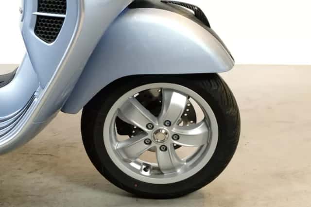Vespa GTS 300 (2022) thumbnail 4