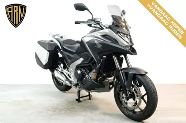 Honda NC750X (2022) thumbnail 2