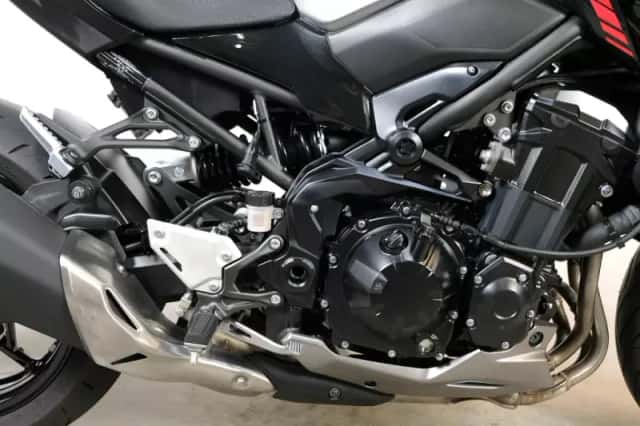 Kawasaki Z900 (2023) thumbnail 5