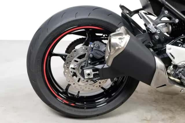 Kawasaki Z900 (2023) thumbnail 6
