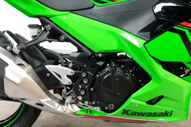 Kawasaki Ninja 400 (2023) thumbnail 5