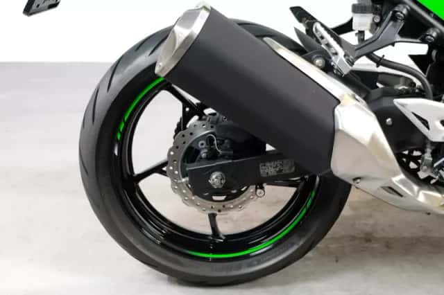 Kawasaki Ninja 400 (2023) thumbnail 6