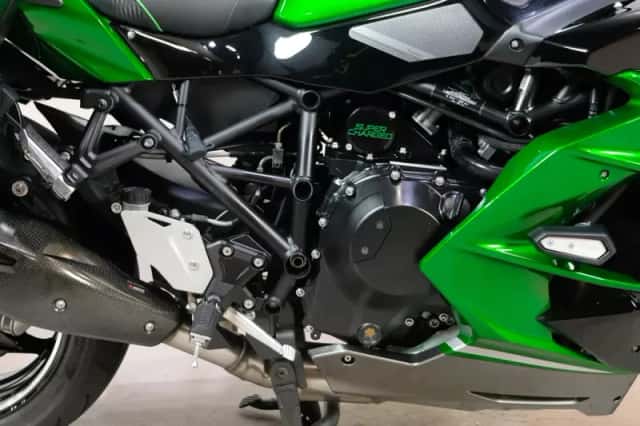 Kawasaki Ninja H2 (2026) thumbnail 5